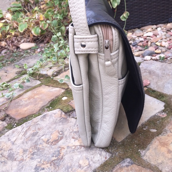 Vintage Conceal Carry Messenger Bag w/ Holster - Picture 5 of 13